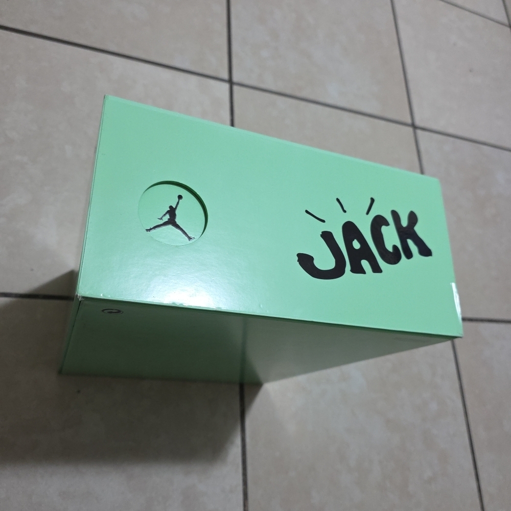 Empty Shoe Box - Picture 6 of 9
